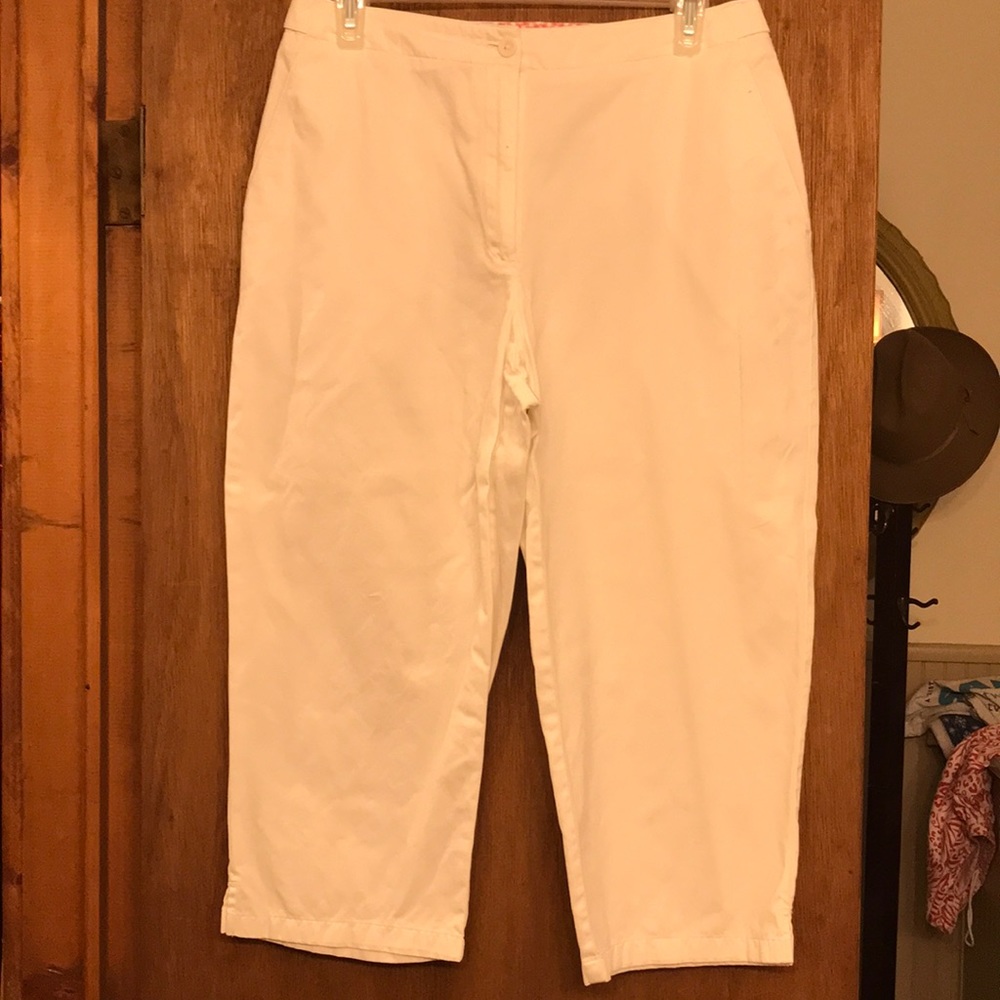 Women’s white capris pants